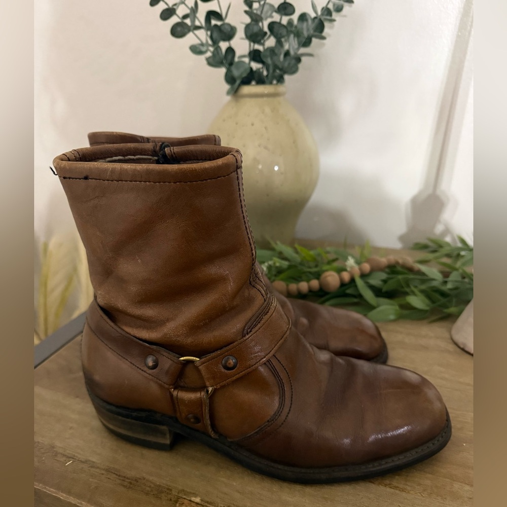 Classic Men's Tan Leather Boots